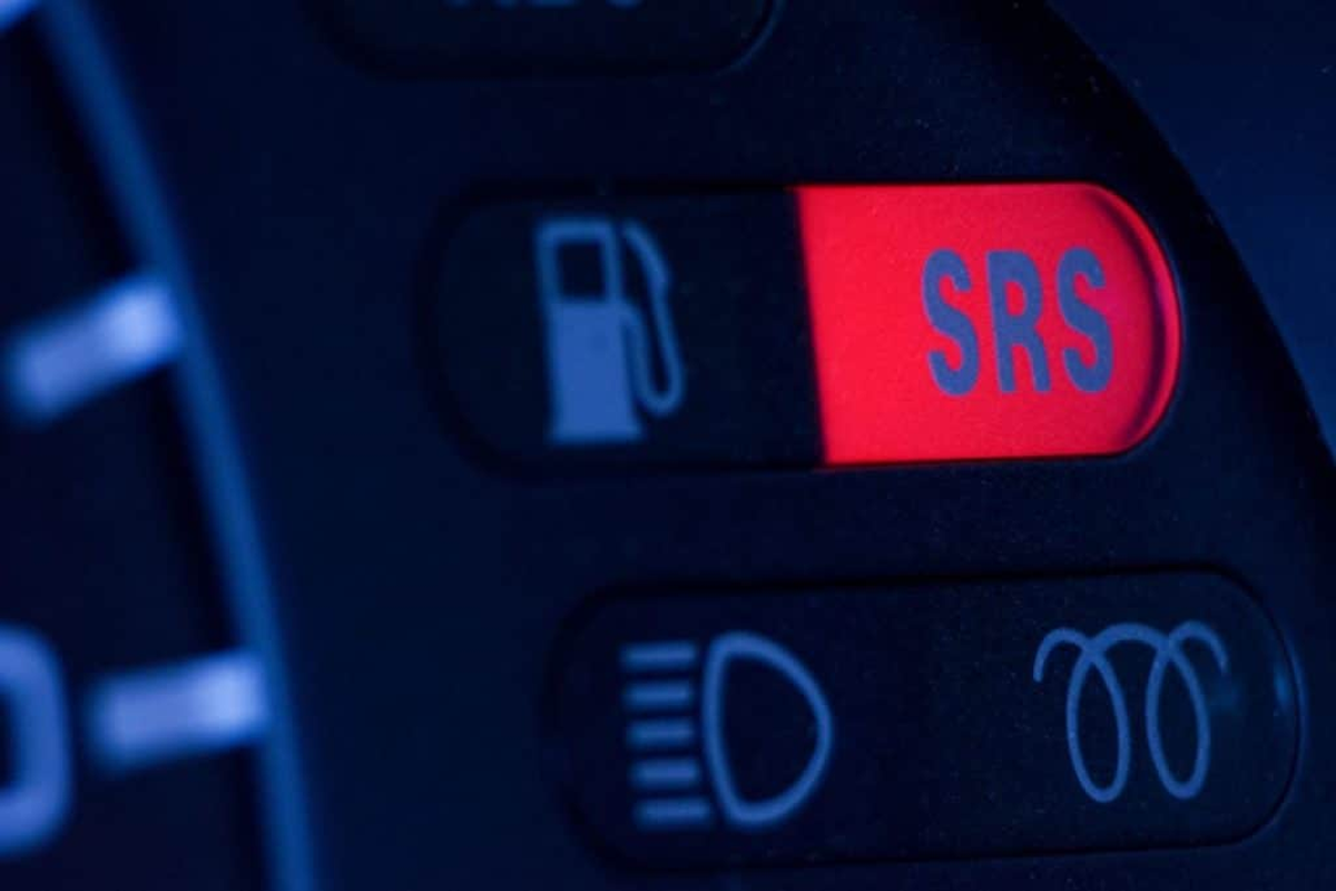 SRS Module Reset – Auto Airbag & Electrical Specialist Clearing hard crash data and resetting the SRS module by Auto Airbag & Electrical Specialist.